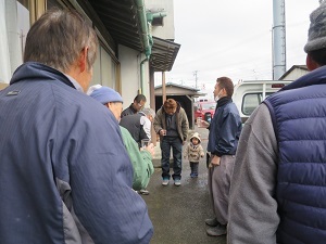 祝　上棟！　心配した雨はあがった